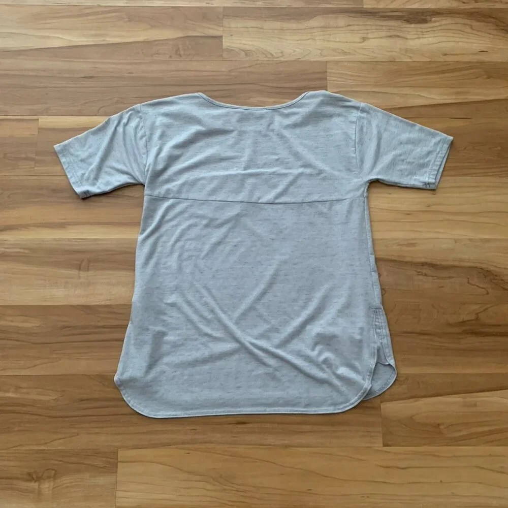 North Face Gray Women’s Size Small Scoop Neck Short Sleeve Tshirt - Picture 5 of 10